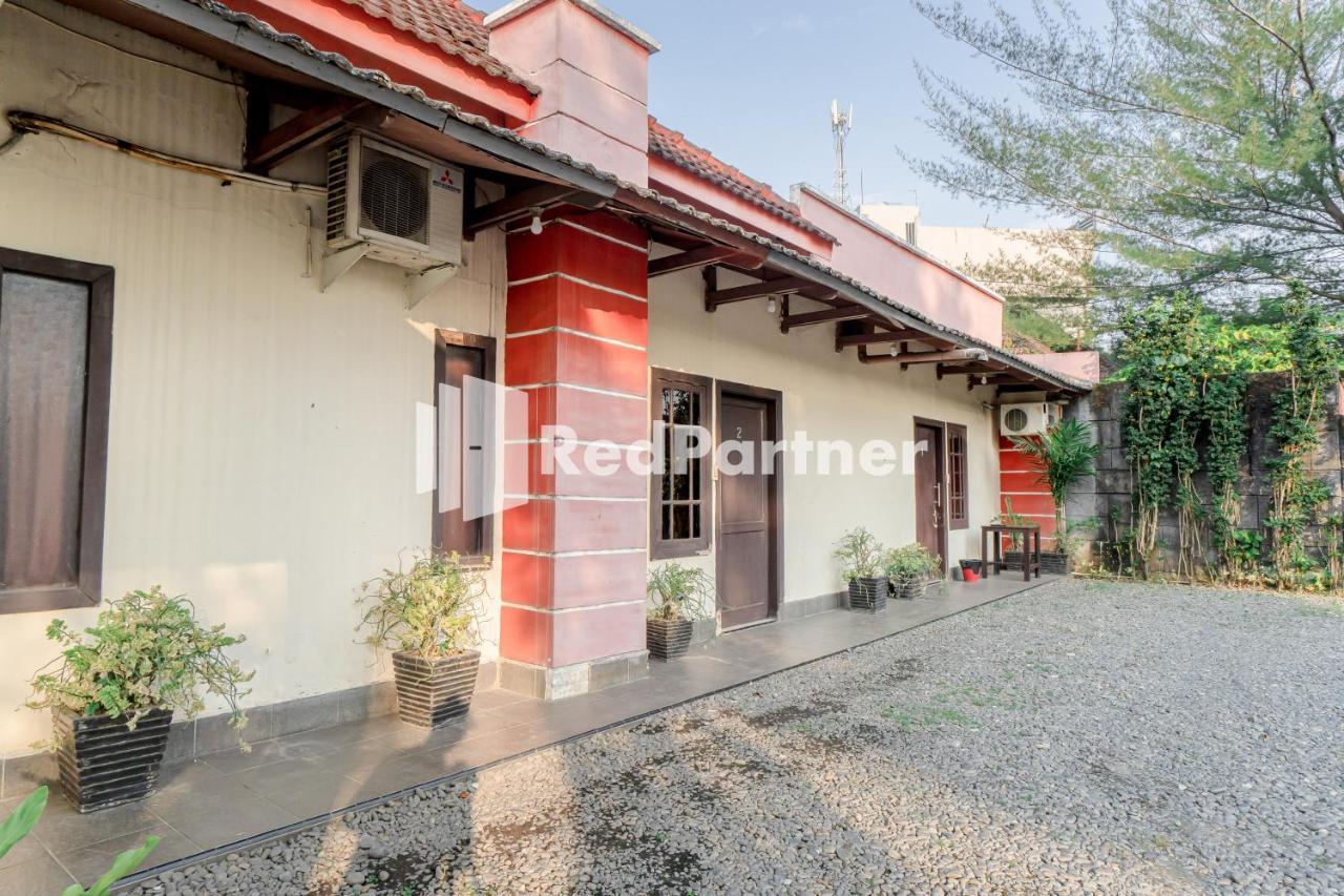 Cherry Pink Hotel Medan Mitra Reddoorz Exterior photo