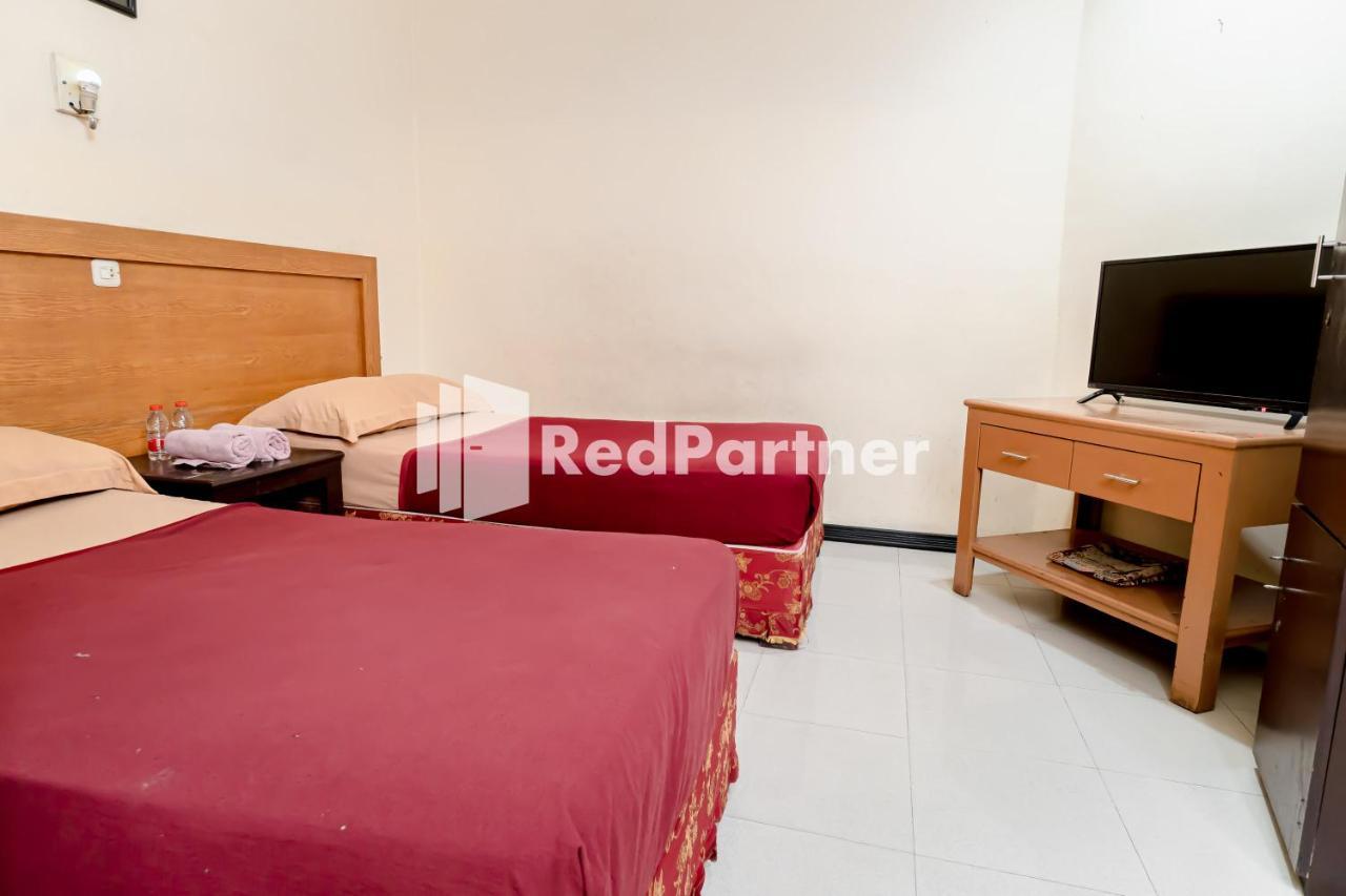 Cherry Pink Hotel Medan Mitra Reddoorz Exterior photo