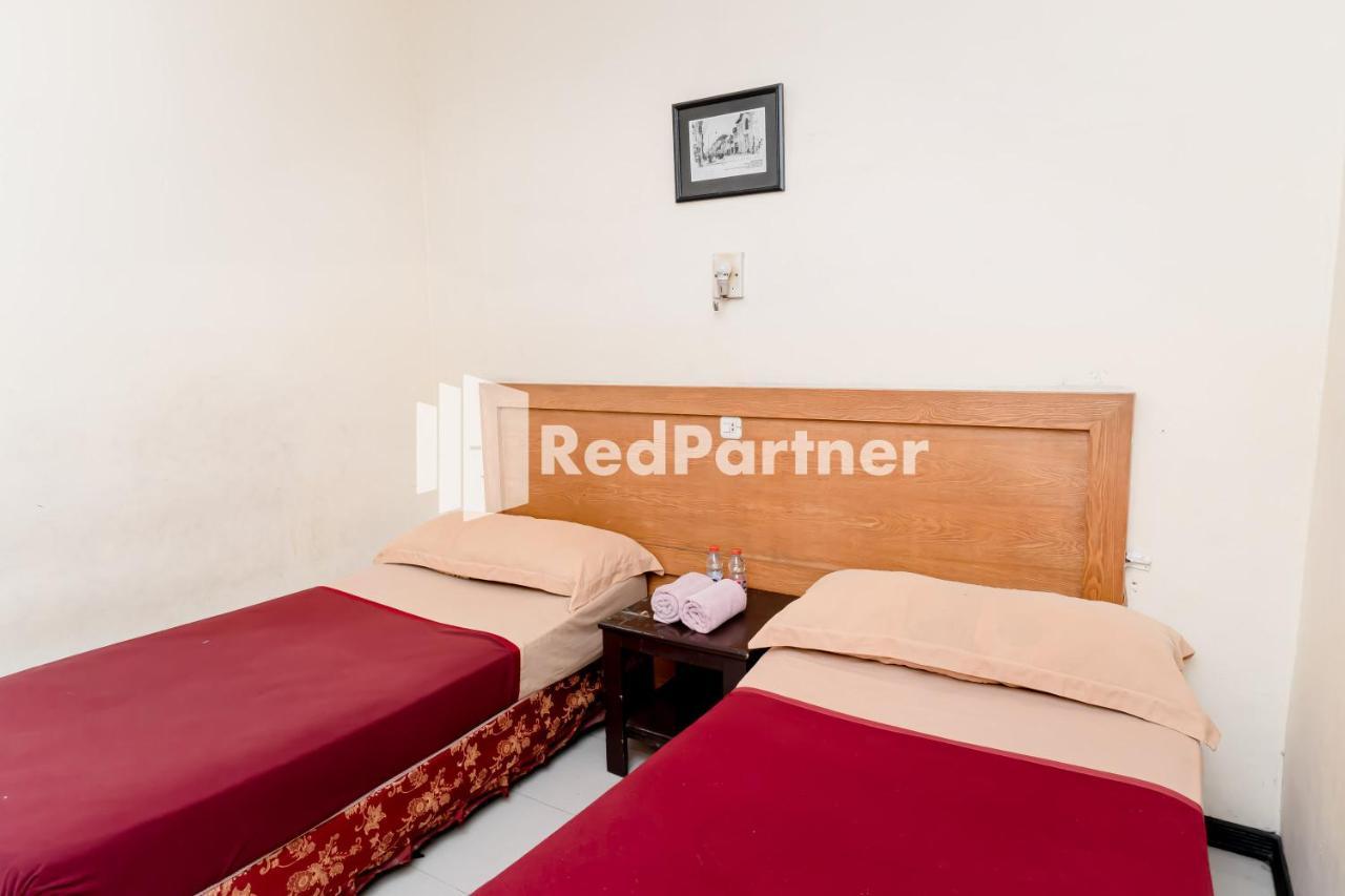 Cherry Pink Hotel Medan Mitra Reddoorz Exterior photo